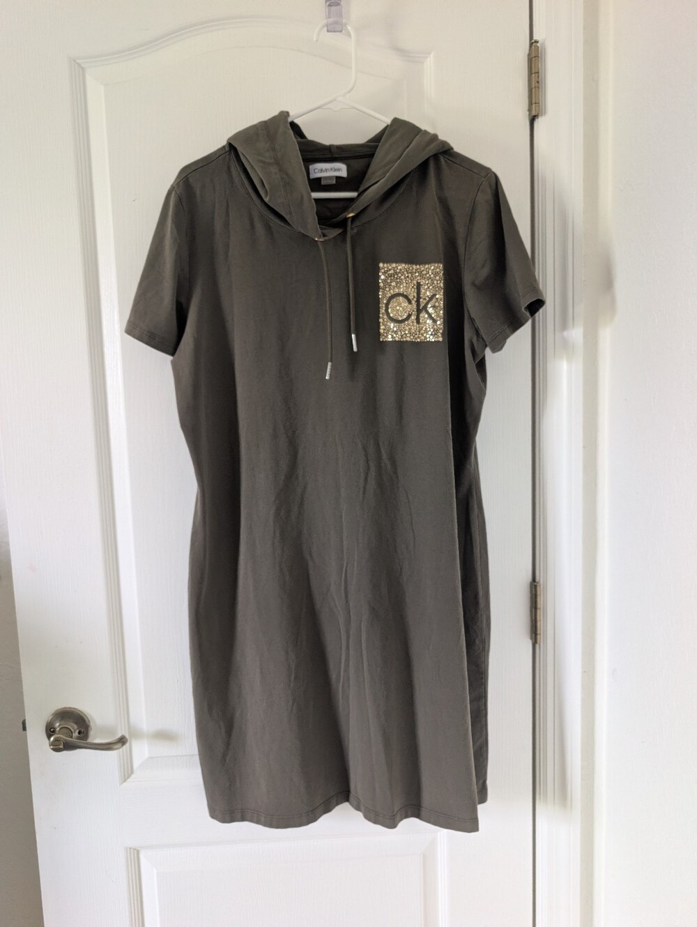 CALVIN  KLEIN  OLIVE HOODED  T-SHIRT DRESS WITH GOLD CK PATCH SIZE  XL